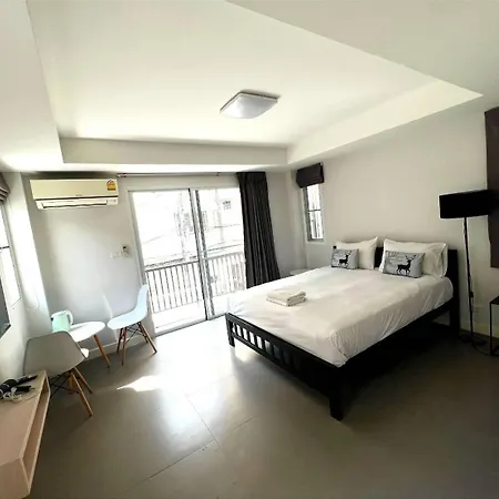 Mitr Inn Mrt Samyot Station - The Grand Palace