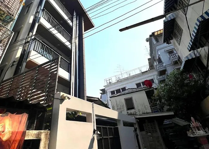 Mitr Mrt Samyot Station - The Grand Palace Bangkok